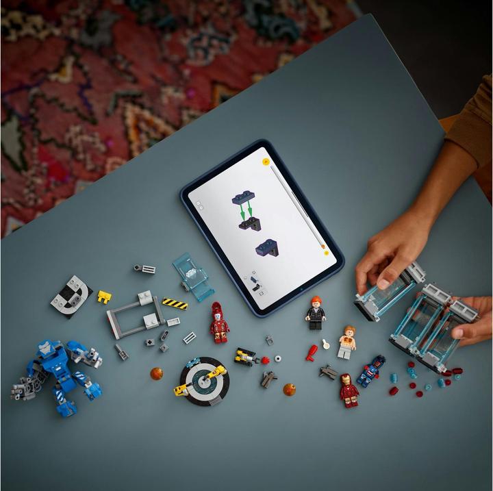 Actual product image LEGO Iron Man's Laboratory: Hall of Armour (76315, LEGO Super Mario)