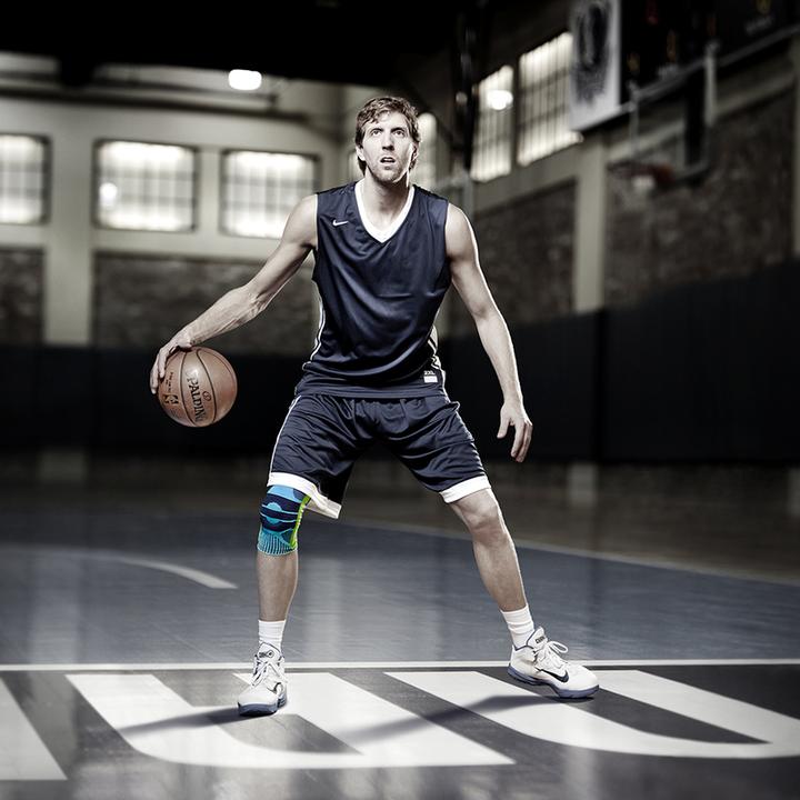 Actual product image Bauerfeind Sports Knee Support (M)