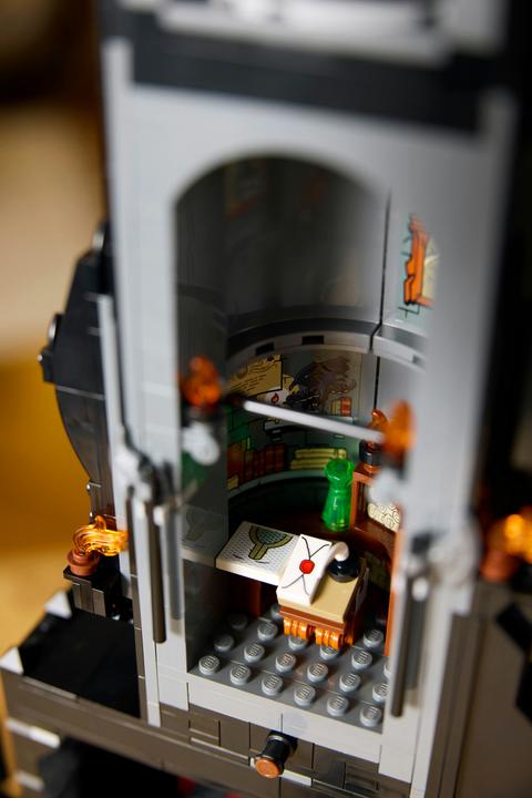 Actual product image LEGO The Lord of the Rings: Barad-dûr (10333, LEGO Icons, LEGO Rare Sets)