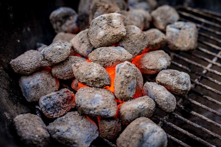 Actual product image Grillfürst Männerglut coconut - 10 kg barbecue briquettes made from coconut shells (10 kg)