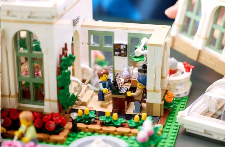 Immagine prodotto LEGO Il giardino botanico (21353, LEGO Ideas, Set LEGO rari)