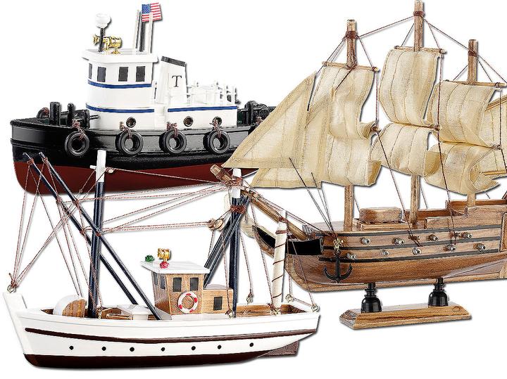 Produktbild Playtastic 3er-Set Schiff-Bausätze Fischkutter, Flaggschiff & Schlepper, aus Holz