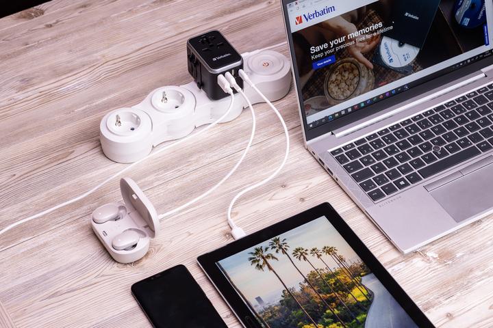 Produktbild Verbatim Universal Travel Adapter