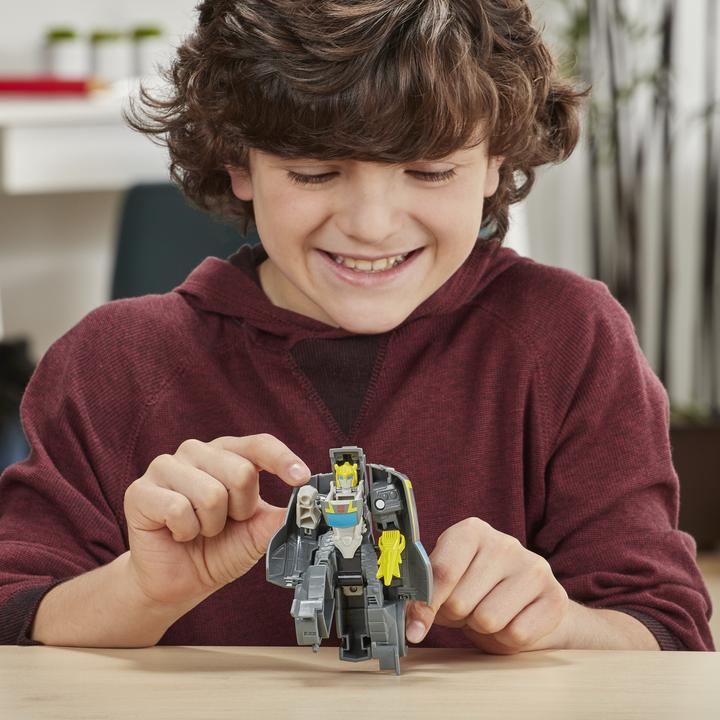 Actual product image Hasbro Transformers Cyberverse 1 Step Shadow Bumblebee