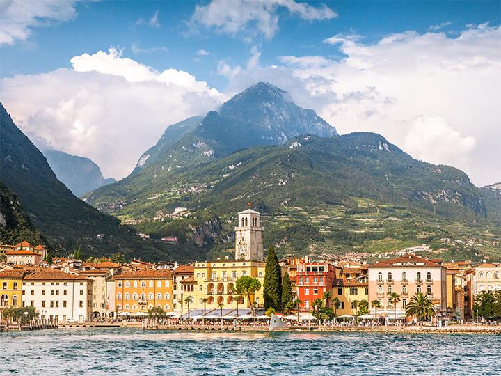 Immagine prodotto Smartbox 1 pernottamento sul Lago di Garda (2 pers.)