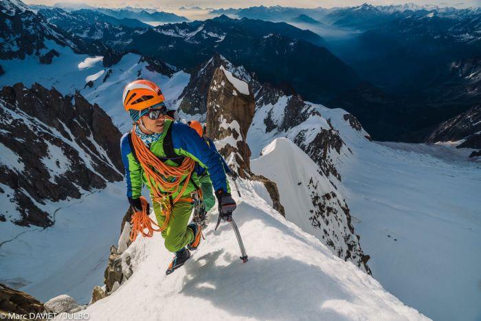 Immagine prodotto Julbo Occhiali Explorer 2.0 Cameleon Glacier da uomo (Nero opaco, Nero, Riattiva 2-4)