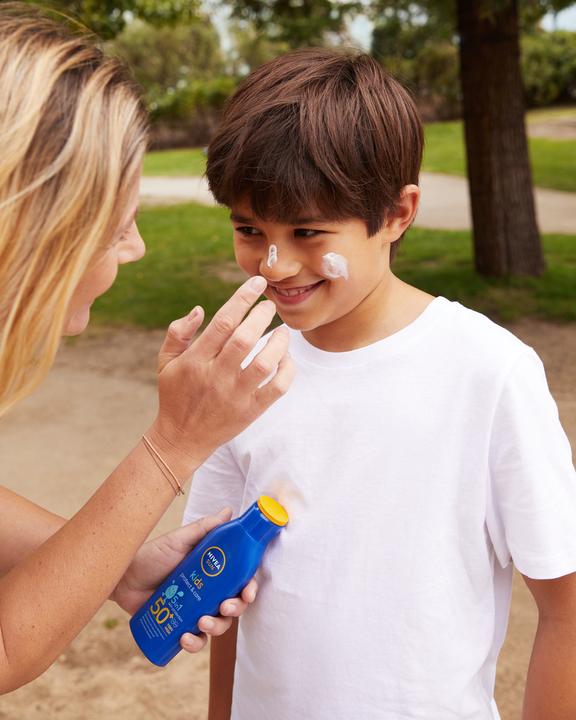 Produktbild NIVEA Sun Kids Protect & Care Sonnenlotion (Sonnenlotion, SPF 50, 200 ml, 240 g)
