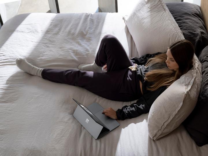 Produktbild Microsoft Surface Laptop Studio (14.40", Intel Core i5-11300H, 16 GB, 256 GB, DE)