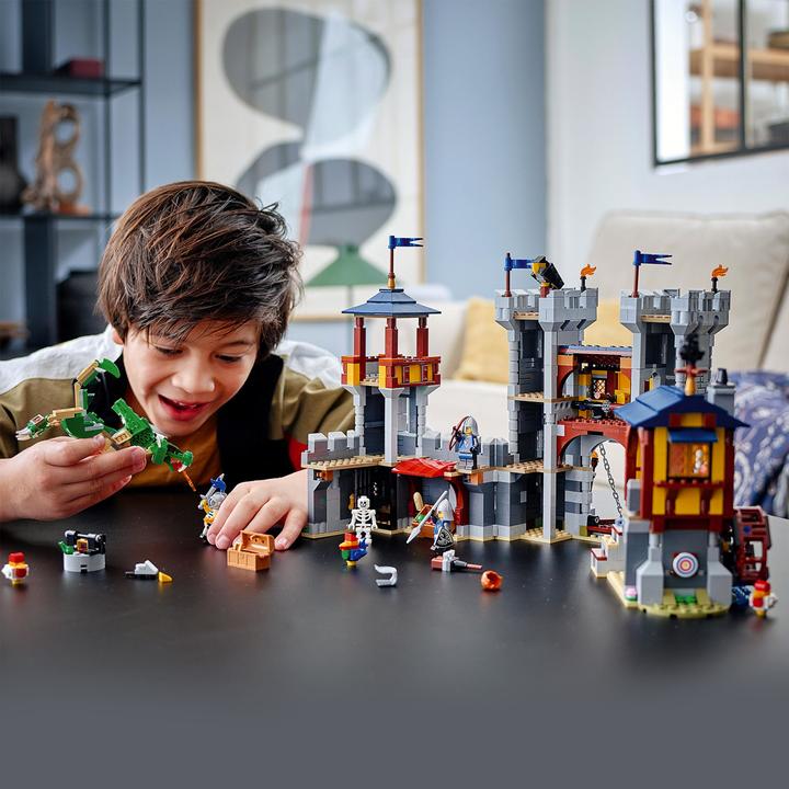 Actual product image LEGO Medieval castle (31120, LEGO Creator 3-in-1, LEGO Rare Sets)