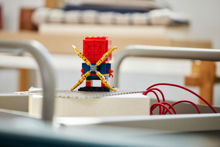 Actual product image LEGO BrickHeadz Iron Spider-Man (40670, LEGO Brickheadz)