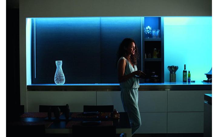 Immagine prodotto Philips Hue Lightstrip Plus (RGBW, 200 cm, Interno)