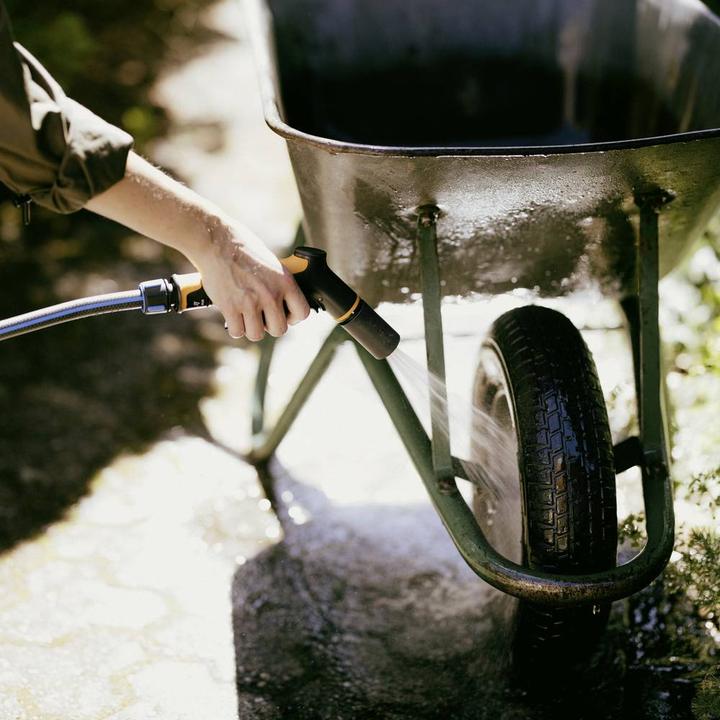 Image du produit Fiskars Pistolet pulvérisateur, 2 fonctions, Débit réglable en continu, Avec régulateur frontal et commande