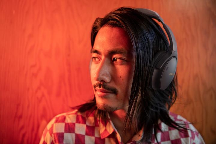 Produktbild Bose QuietComfort 45 Limited Edition (ANC, 24 h, Kabelgebunden, Kabellos)