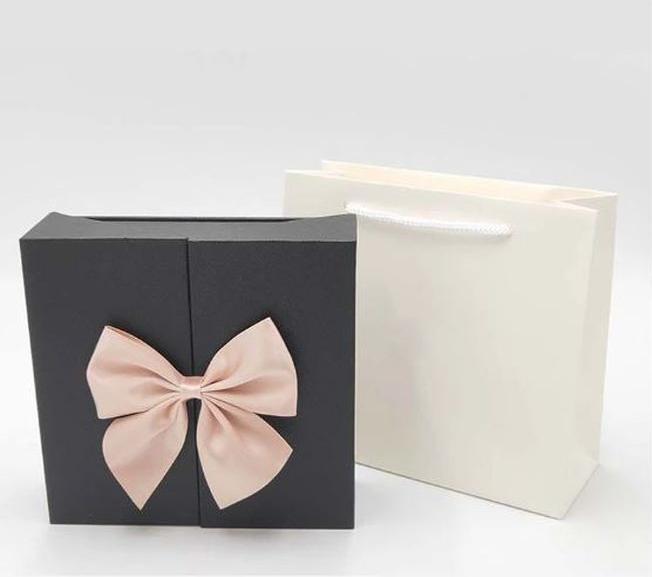 MU Style Frame Series Boîte cadeau avec roses (15.5x15x5.3 cm) (Coffret cadeau, 1 x)