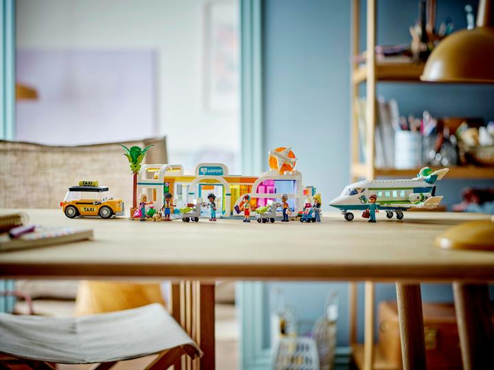 Image du produit LEGO Heartlake City Flughafen mit Flugzeug (42656, LEGO Friends)