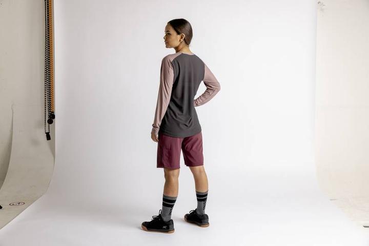 Actual product image iXS Women's Flow XTG long Sleeve Henley (42)