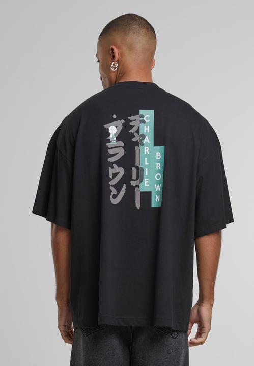 Actual product image Merchcode Peanuts - Charlie Brown Huge Tee - 116243 (L)