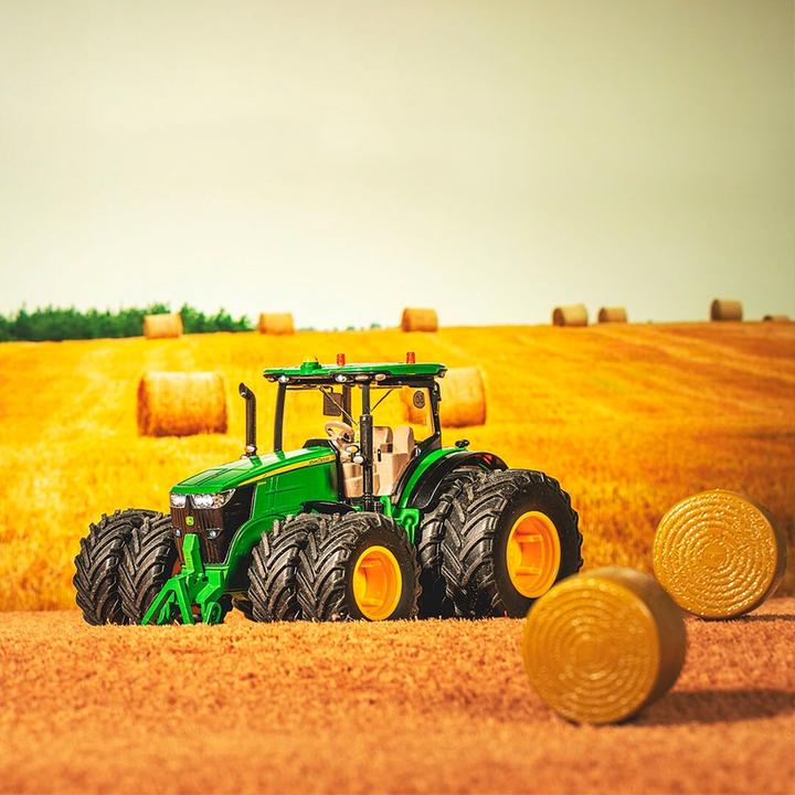 Actual product image Siku John Deere 7290R Dual Tire