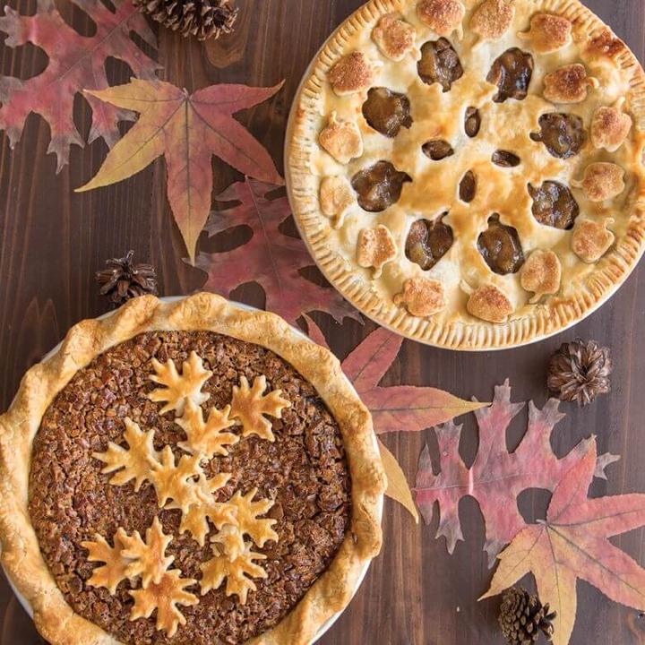 Produktbild Nordic Ware Leaves & Apples Reversible Pie Top Cutter