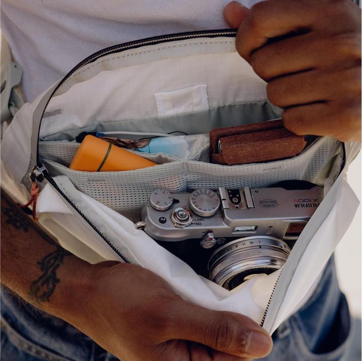 Actual product image Peak Design Outdoor Sling (Camera hip bag, 2 l)