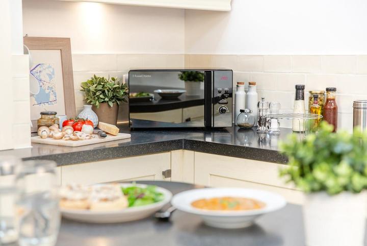 Actual product image Russell Hobbs RHM2034B (20 l)