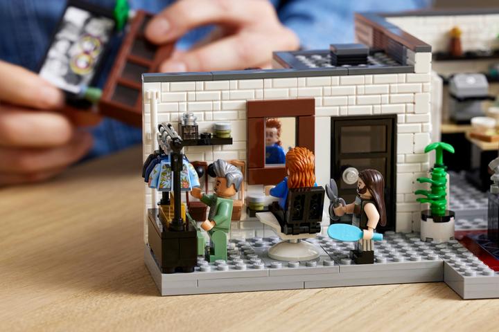 Produktbild LEGO Queer Eye - The Fab 5 Loftas (10291) (10291, LEGO Creator Expert, LEGO Seltene Sets)