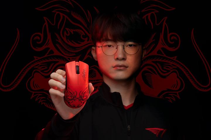 Immagine prodotto Razer Deathadder V3 Pro Faker Edition (Senza fili, Cablato)