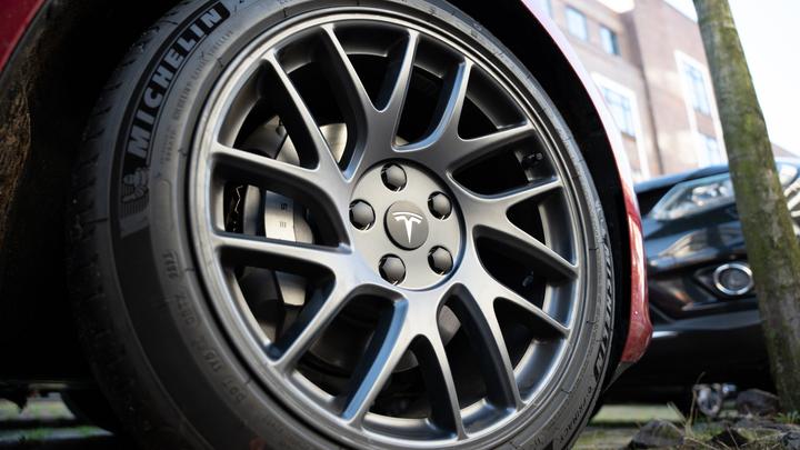 Produktbild Made4EV Radnabenabdeckungen mit Logo (4x) für Tesla Model 3/Y/S