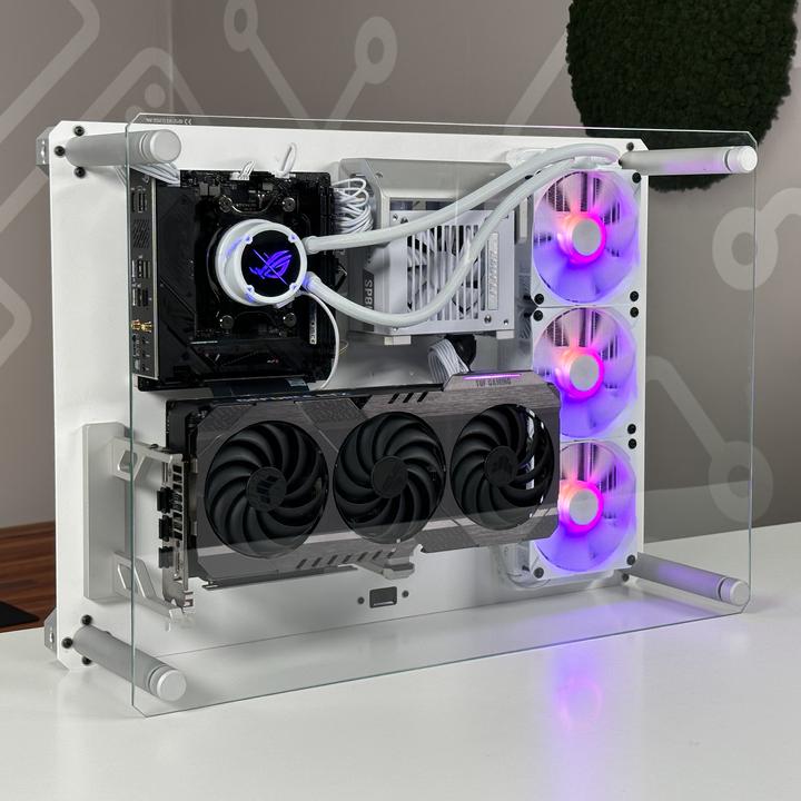 Actual product image Creative Solutions For Gamers CSFG Frostbite wall-mounted enclosure - white, Micro-ITX (Micro-ITX)