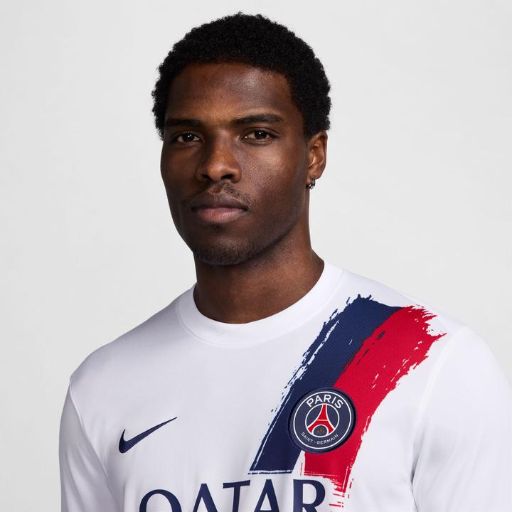 Actual product image Nike Paris Saint-Germain Away Jersey (L)