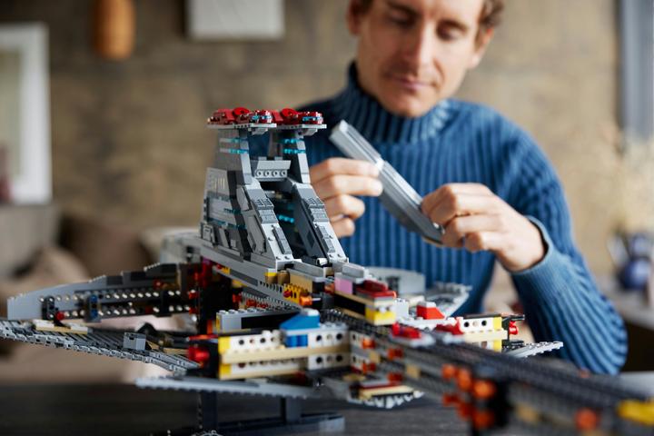 Actual product image LEGO UCS Venator-class Republic Attack Cruiser (75367, LEGO Star Wars, LEGO Rare Sets)