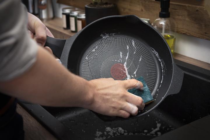 Productafbeelding Tefal Robusto gietaluminium smoorpan 26 cm met deksel (26 cm, Braadpan + kasserol, Gegoten aluminium)