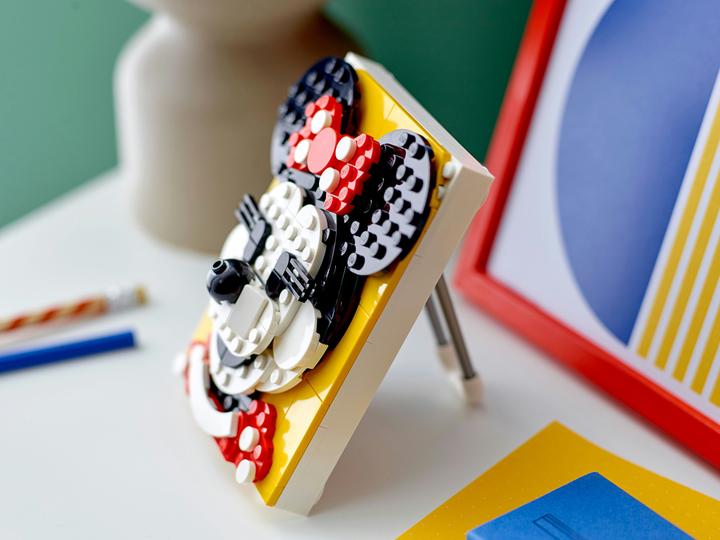 Actual product image LEGO Brick Sketches - Minnie Mouse (40457, LEGO Disney, LEGO Rare Sets)