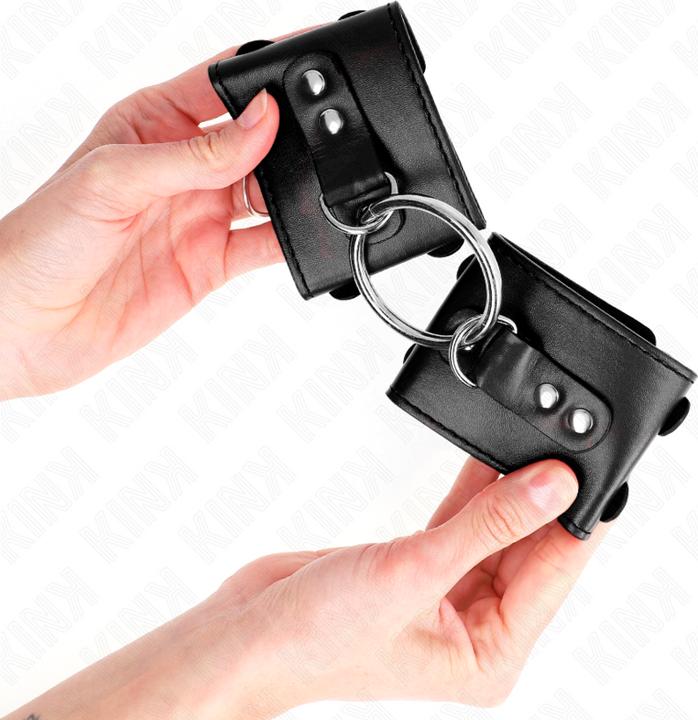 Produktbild Kink Feste Handgelenkfesseln Mit Ring Und Nieten Verstellbar Schwarz 17-22 cm X 6,5 cm