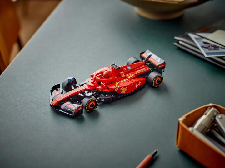 Actual product image LEGO Ferrari SF-24 F1 Rennauto (77242, LEGO Speed Champions)