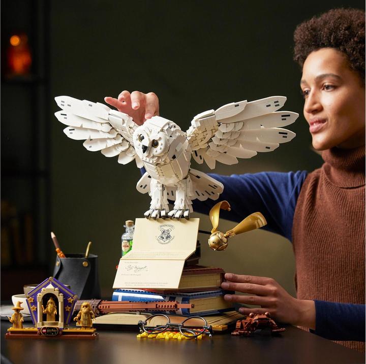 Actual product image LEGO Hogwarts Icons - Collector's Edition (76391, LEGO Harry Potter, LEGO Rare Sets)