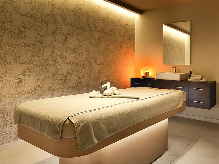 Immagine prodotto Smartbox Per due persone al 5* Superior The View Lugano: 50 min. di massaggio Aroma Bliss e accesso alla spa (2 pers.)