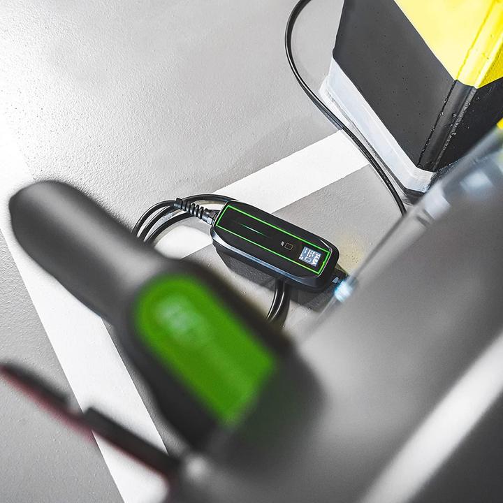 Productafbeelding GreenCell EV16 - Zwart - LCD - Zwart - AC - IP66 - Type 2 (Type 2, 3.60 kW, 16 A, CEE 7/7)