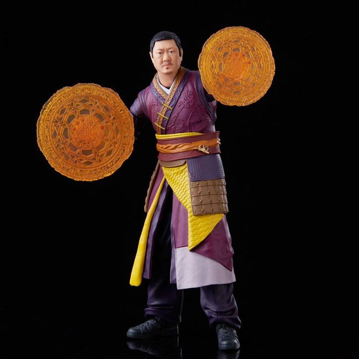 Produktbild Hasbro Legends Series Marvel’s Wong Sammelfigur (15 cm), 4 Accessoires und 1 Build-A-Figure Element