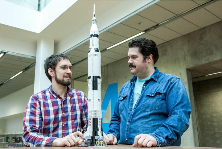 Image du produit LEGO NASA Apollo Saturn V (21309, LEGO Ideas, LEGO difficiles à trouver)