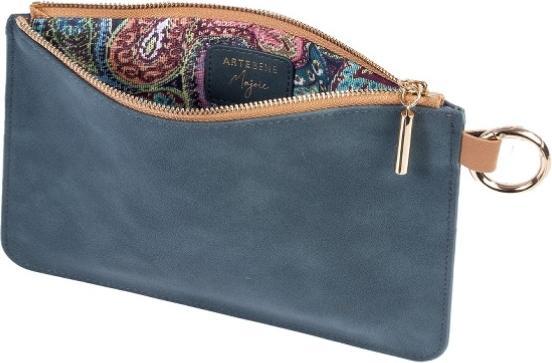 Artebene MAJOIE Kosmetiktasche soft blau – Vegane Leder-Tasche mit Karabinerhaken