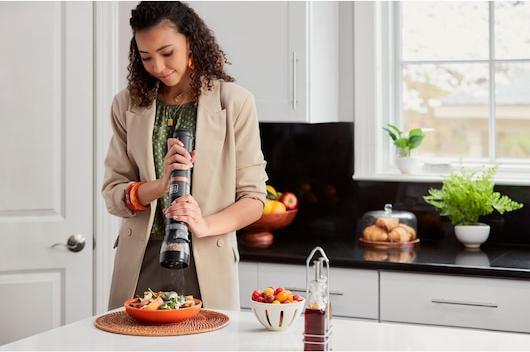Immagine prodotto Black & Decker Frullatore a mano senza fili Kitchen Wand™ da 7,2 V, grigio