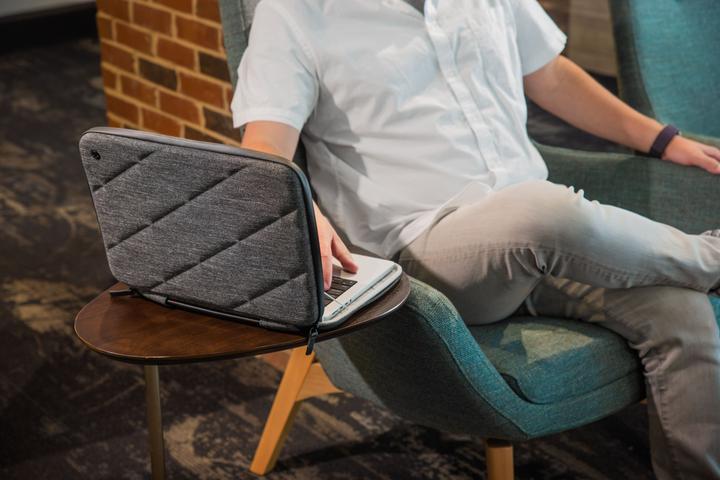 Actual product image TwelveSouth Suitcase 14" (14", Apple)