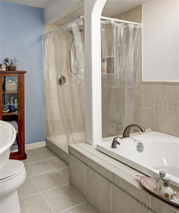Actual product image Domoletti BATHROOM CORNICE GRO-008