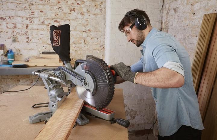 Actual product image Black & Decker 2100 Watt Chop and Mitre Saw 254 mm