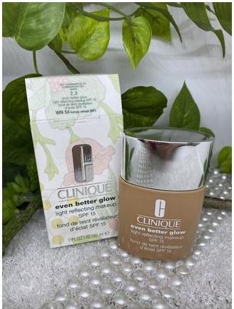 Actual product image Clinique Even Better Glow Light Reflecting Makeup Spf 15 Foundation 30mL
