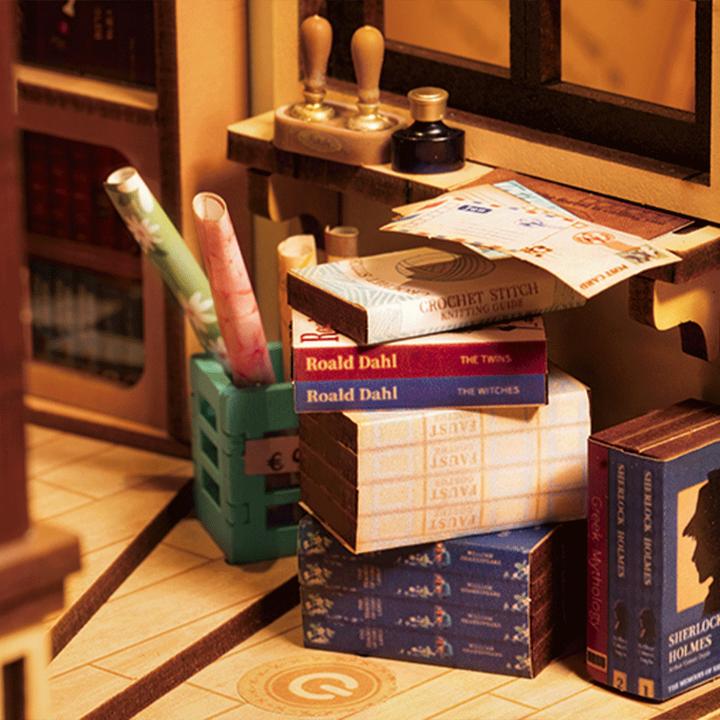 Actual product image Robotime Model kit 'Bookstore'