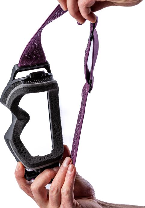 Actual product image Coast Optics Alta 2 Goggle schwarz, Band violett mit klarem Glas