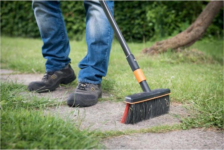 Produktbild Fiskars Strassenbesen (1 Stk.)