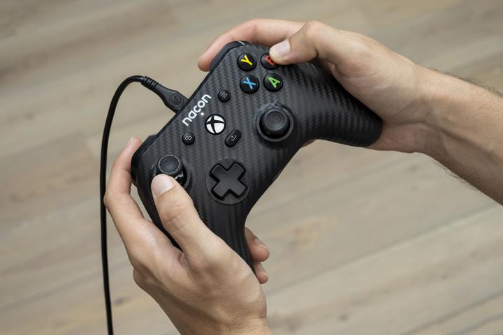 Actual product image Nacon Gaming EVOL-X Pro Controller (PC)